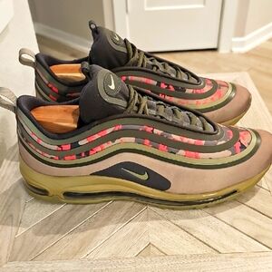 Nike Men's Air Max 97 SE Sneakers, Size 10.5, Green / Pink